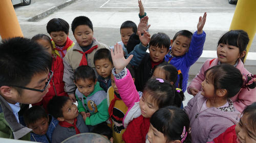 科普惠民走基层 大篷车开进乡村“袖珍”小学