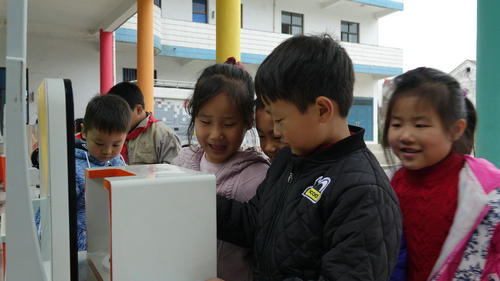 科普惠民走基层 大篷车开进乡村“袖珍”小学