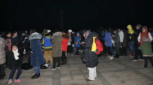 南京市民在我馆观测“蓝色”月全食