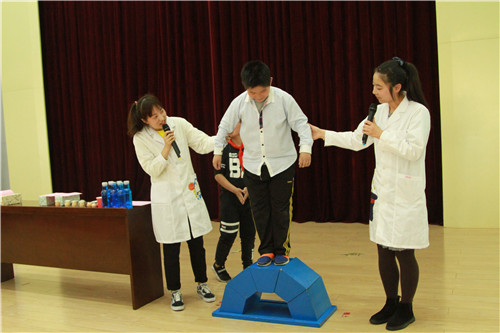 我馆科学实验秀《奇妙的拱形结构》走进南京市岱山实验小学