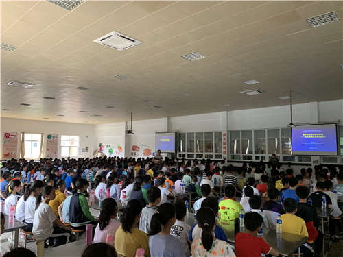 南京科协大讲堂在雨花台区青少年活动中心顺利开讲