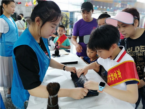 南京科技馆科普传播小使者古代科技展里过端午