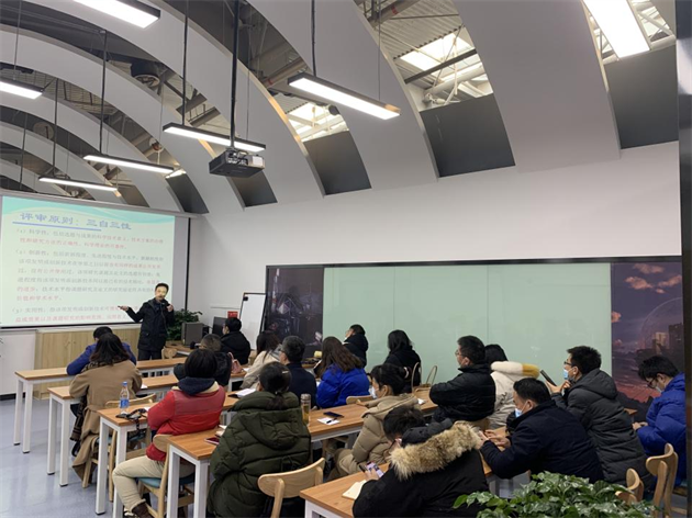 南京市第二十七届中小学师生科技创新大赛第二期科技辅导员培训班成功举办