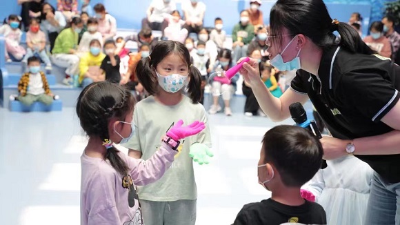 首届南京科普阅读节在南京科技馆开幕