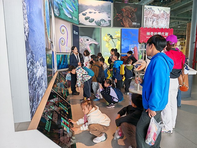 科技探索启智慧，创想未来助成长