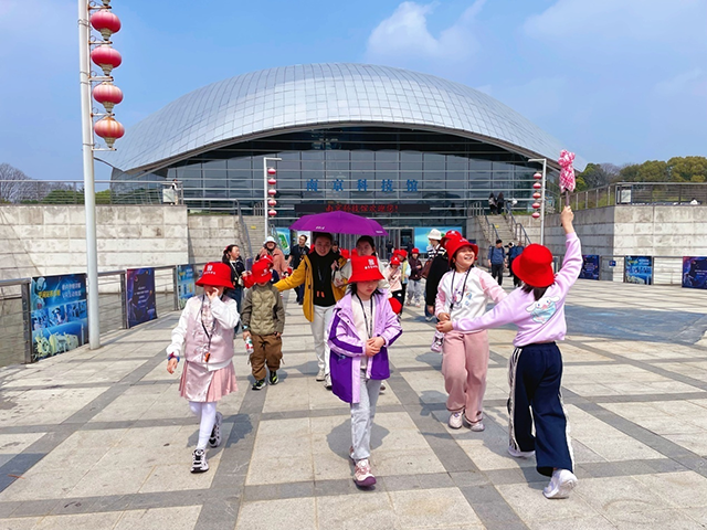 人气爆棚！首日 1.3 万人次打卡南京科技馆 解锁春假 “科技遛娃” 新方式
