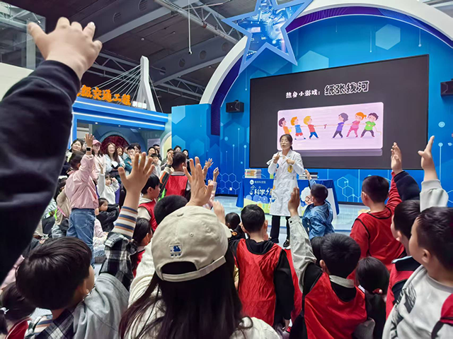 人气爆棚！首日 1.3 万人次打卡南京科技馆 解锁春假 “科技遛娃” 新方式
