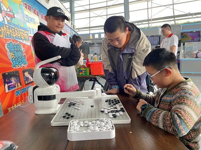 人气爆棚！首日 1.3 万人次打卡南京科技馆 解锁春假 “科技遛娃” 新方式