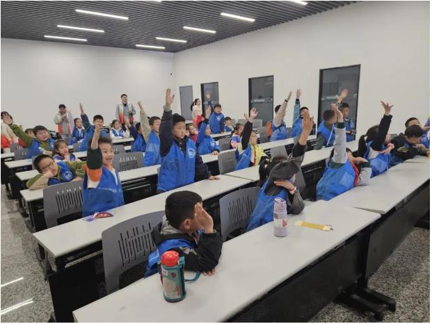 筑牢安全根基 护航少年成长｜南京科技馆开展4·15国家安全教育日主题研学活动