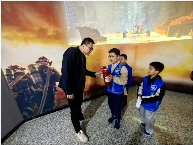 筑牢安全根基 护航少年成长｜南京科技馆开展4·15国家安全教育日主题研学活动